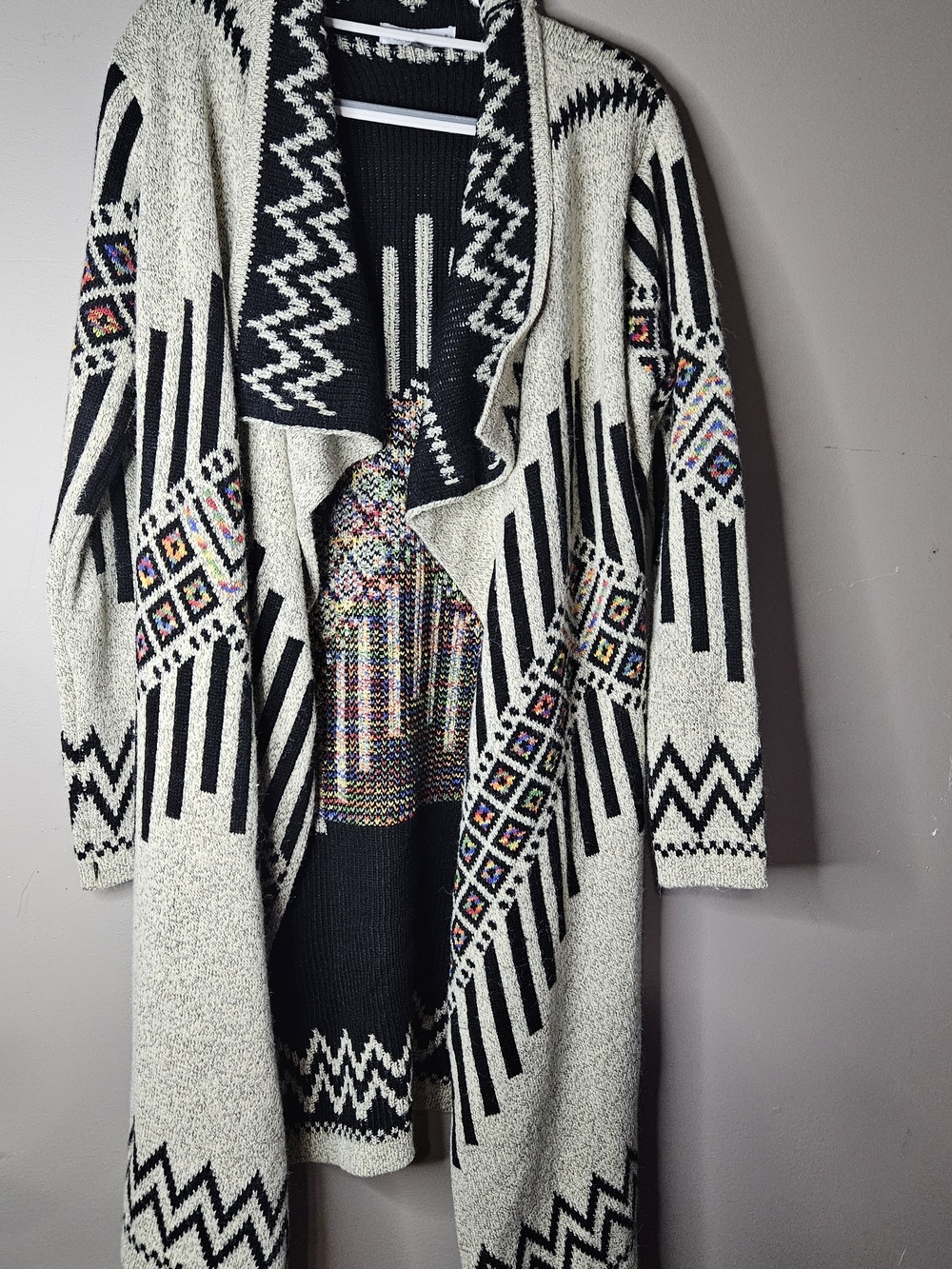 KEREN hart Black & Cream Aztec Open-Front Cardigan with Multicolor Accents